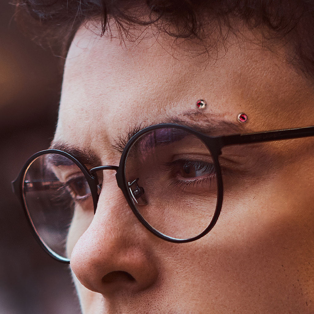 Snake Eye Ball Inlaid Surgical Steel Curved Barbell Lobe Snake Eye Piercing 16G - Image 2